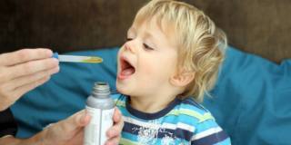 Antibiotici per i bambini: una nuova campagna per non abusarne