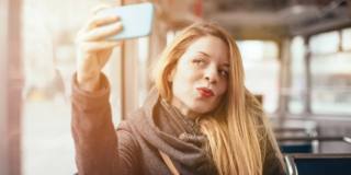 Selfie: troppi sono un segnale di narcisismo?