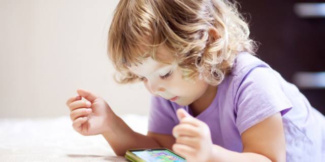 Tablet e smartphone: sì ai limiti per i più piccoli