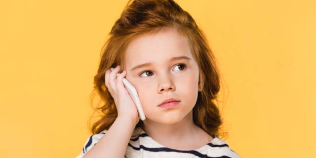 Smartphone e bambini: se usato troppo danneggia il cervello
