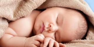 Sonno del neonato: quando dormirà tutta la notte?