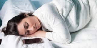 Sleep texting: i ragazzi inviano messaggi anche nel sonno