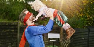 Festa del papà: per gli italiani è un supereroe