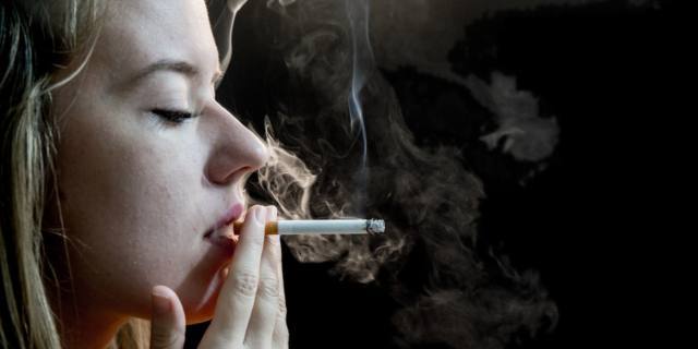 Donne che fumano triplicate in 20 anni