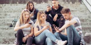 Dipendenze dei giovani: cresce l’ossessione per web e palestra