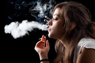 Fumo di tabacco: preoccupa la diffusione tra gli adolescenti