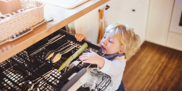 Incidenti domestici nei bambini: a cosa fare più attenzione