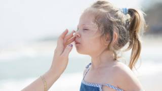 Infezioni della pelle nei bambini: come prevenirle in estate
