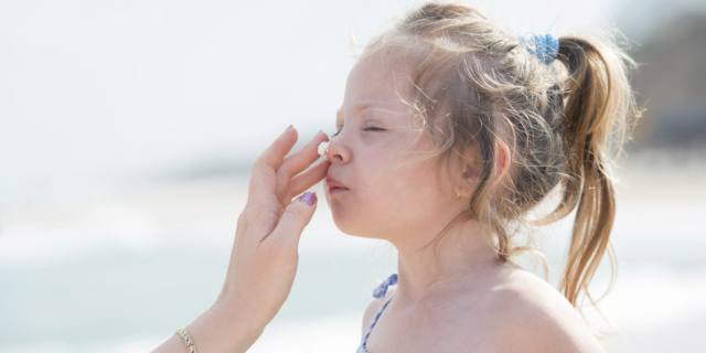 Infezioni della pelle nei bambini: come prevenirle in estate