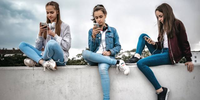 Uso compulsivo dello smartphone: colpa della noia