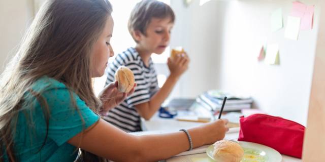 Sotto esami aumenta il consumo di junk food