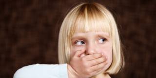 Pile a bottone: attenzione ai bambini se le ingoiano