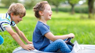 Bambini: le regole per un’estate meno multimediale