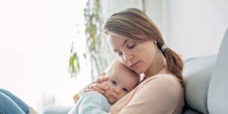 Cullare il bambino: anche il lato conta