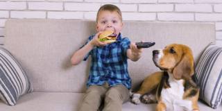 Obesità infantile: il decalogo degli esperti per combatterla