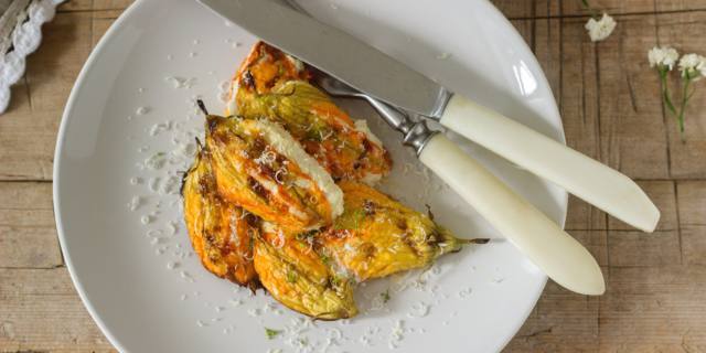 Fiori di zucca ripieni