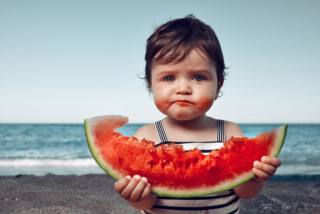 Frutta per i bambini: un toccasana, specialmente in estate