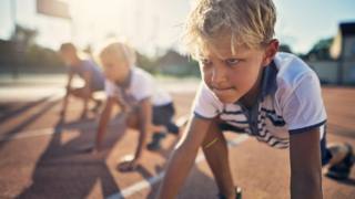 Lo sport da bambini è un toccasana per le ossa da adulti