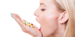 Troppi farmaci: italiani a rischio overdose