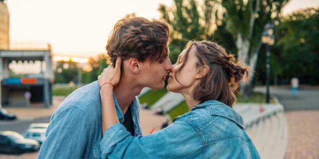 Gonorrea, anche un bacio moltiplica i rischi