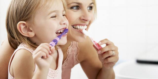 Troppo zucchero: carie per 1 bambino su 3