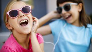 Musica in cuffia: più rischi per gli adolescenti