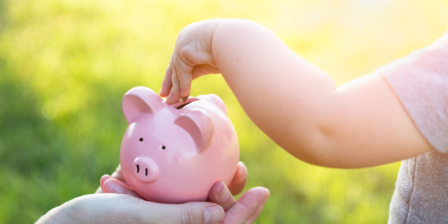 Aiuti alle famiglie: arriva la Carta Bimbi