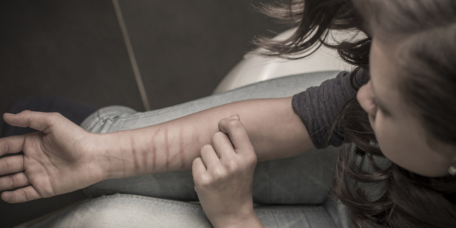 Atti di autolesionismo per 1 ragazzo su 5