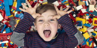 Dice le parolacce: come farlo smettere?