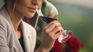 Vino rosso: un bicchiere ogni 15 giorni fa bene all’intestino