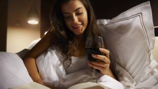Un bicchiere di vino rosso di sera equivale a un’ora in palestra?