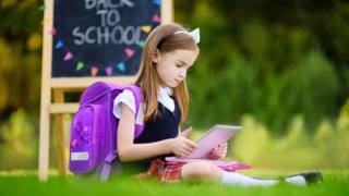 Zaini e tablet: 10 regole per una postura corretta a scuola
