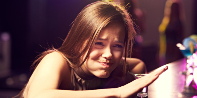 Adolescenti: troppo alcol e gioco d’azzardo