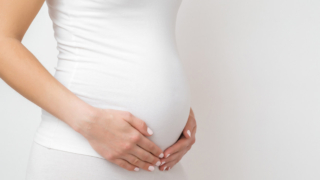 Fertilità femminile: la natura protegge le donne con andamento a U