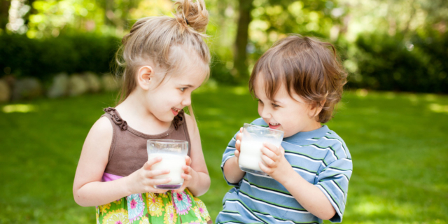 Solo acqua e latte fino ai 5 anni di età