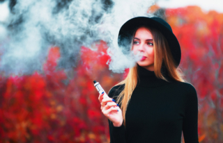 Sigaretta elettronica: attenzione alla dipendenza da aromi dolci negli adolescenti