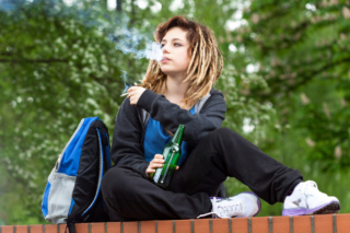 Dipendenze giovanili: fanno paura cannabis, alcol e gioco d’azzardo
