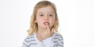 Carie nei bambini: attenzione ai Pfas nell’acqua potabile