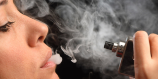 Sigarette elettroniche: un rischio per la salute della bocca