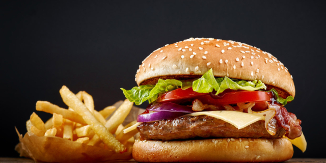 Il cibo spazzatura fa perdere la memoria, ma non i chili