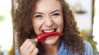 Mangiare peperoncino dimezza il rischio di infarto e ictus