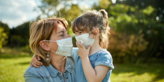 Mascherine per i bambini: quando usarle e quando non servono