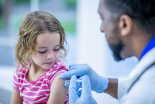 Covid-19: il vaccino contro il morbillo protegge i bambini?