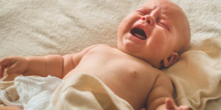 Neonati: lasciarli piangere non nuoce. Lo dice un nuovo studio