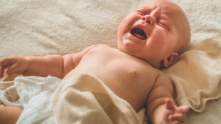Neonati: lasciarli piangere non nuoce. Lo dice un nuovo studio