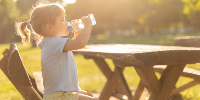 Due litri d’acqua al giorno contro le allergie di stagione