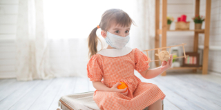 Coronavirus: ripartenza con buon senso. Vaccino ancora lontano