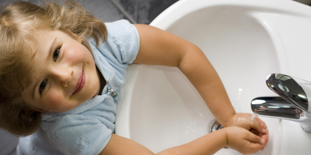 I bambini si ammalano meno di coronavirus, ma sono ugualmente contagiosi