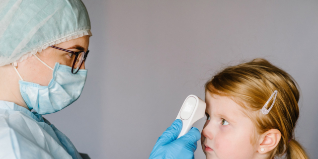 Test sulla saliva in arrivo: per i bimbi è molto meglio