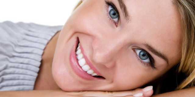 Sorriso: che cosa fa macchiare i denti?